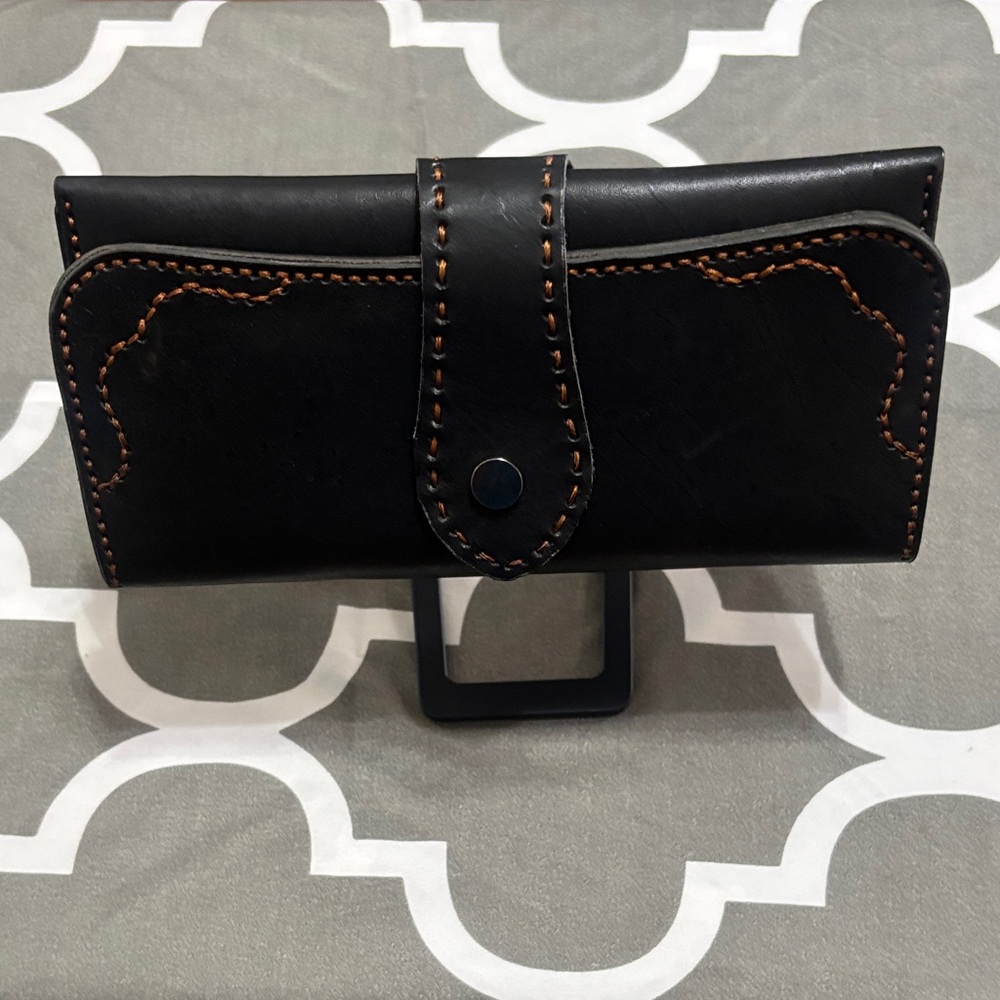 Black Unisex Leather Wallet with Brown Stitching